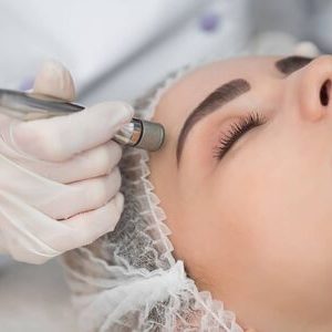 Microdermabrasion + massage + Masque spécifique (1h30)