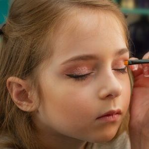 Pose de vernis + maquillage léger